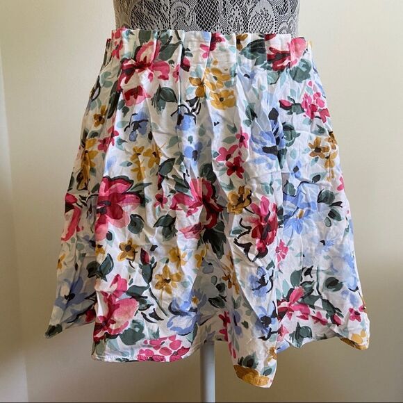Old Navy - white floral pattern mini skirt - Picture 2 of 7